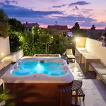 4 Bedroom Amazing In Barbat * Barbat na Rabu
