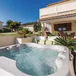 4 Bedroom Amazing In Barbat