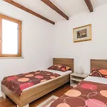 4 Bedroom Amazing In Barbat