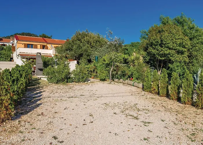 4 Bedroom Amazing In Barbat