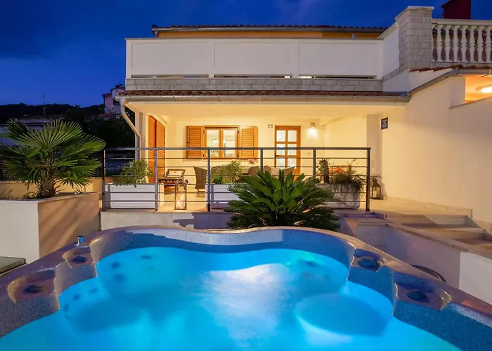 4 Bedroom Amazing In Barbat Banjol