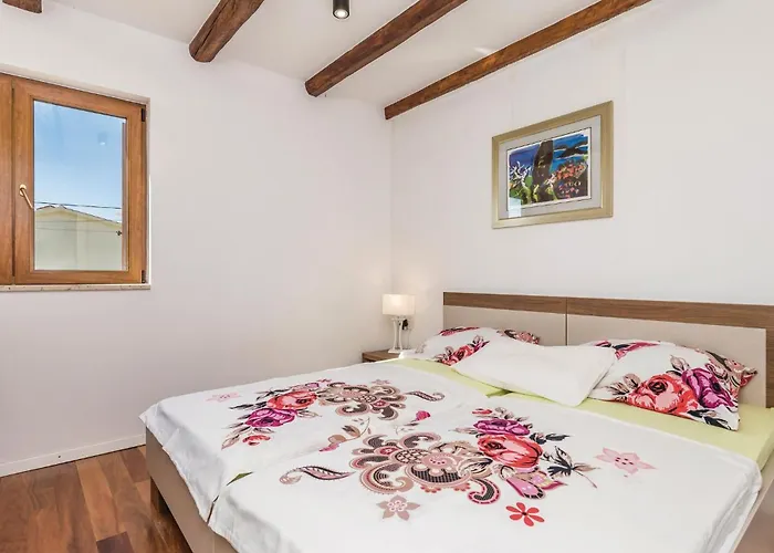 펜션 4 Bedroom Amazing In Barbat Banjol