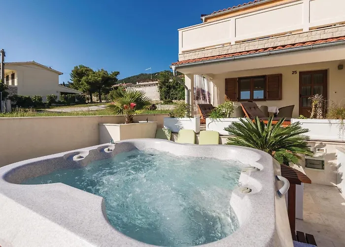 4 Bedroom Amazing In Barbat