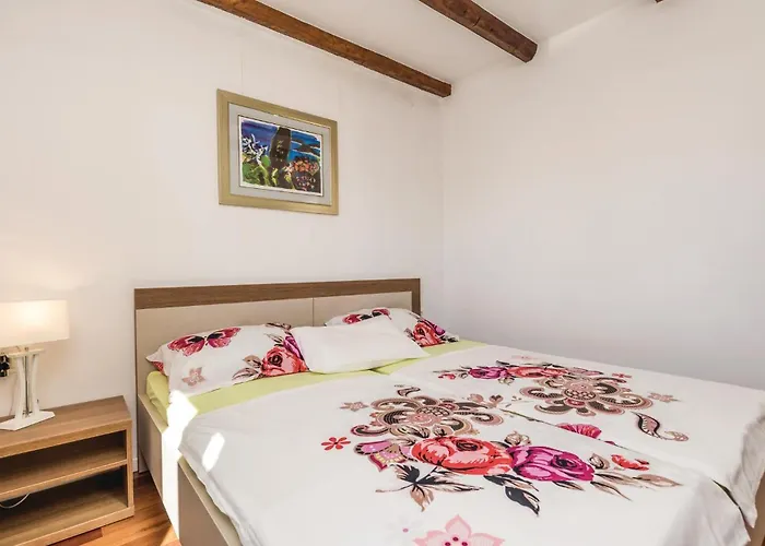 4 Bedroom Amazing In Barbat