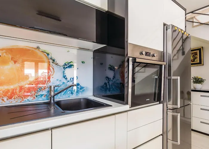 펜션 4 Bedroom Amazing In Barbat