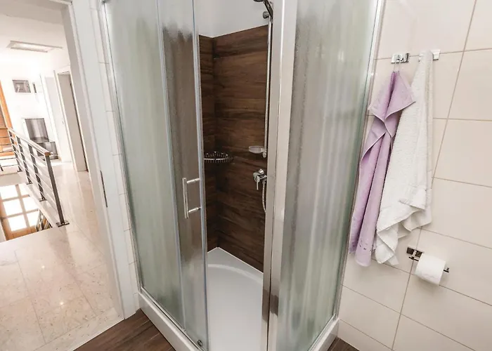 4 Bedroom Amazing In Barbat * Banjol
