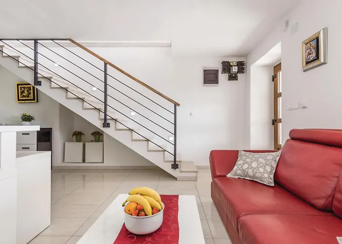 4 Bedroom Amazing In Barbat