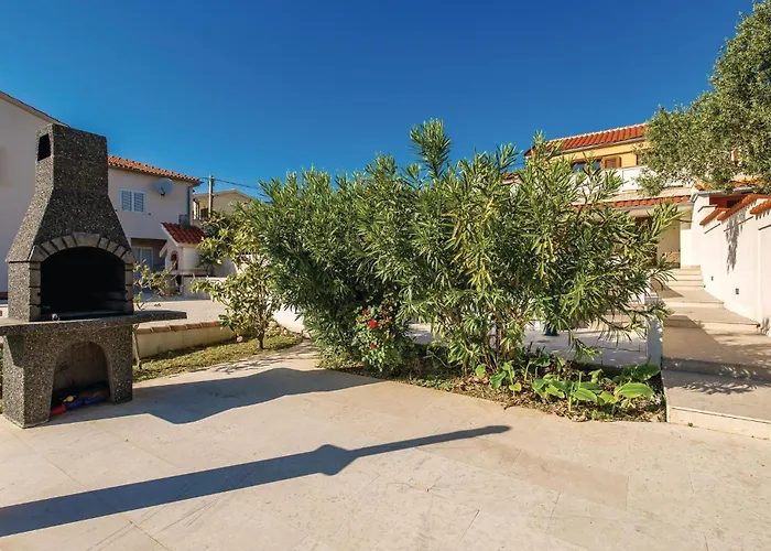 펜션 4 Bedroom Amazing In Barbat *