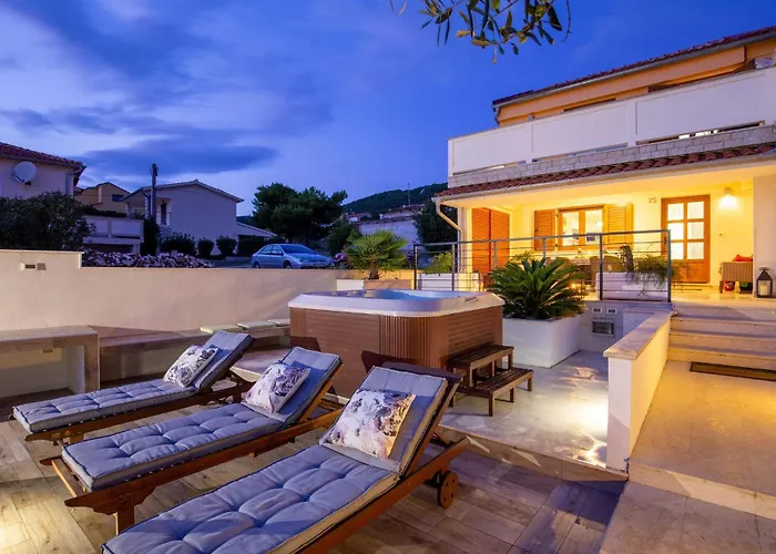 4 Bedroom Amazing In Barbat *