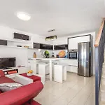 4 Bedroom Amazing In Barbat * Barbat na Rabu