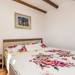 4 Bedroom Amazing In Barbat