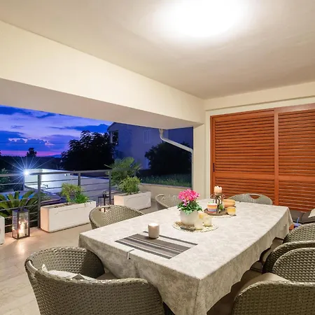 4 Bedroom Amazing In Barbat Holiday home