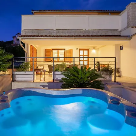 4 Bedroom Amazing In Barbat Barbat na Rabu