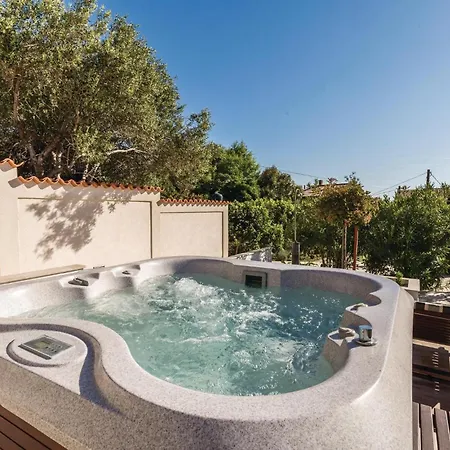 4 Bedroom Amazing In Barbat Holiday home Barbat na Rabu