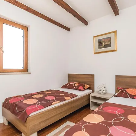 4 Bedroom Amazing In Barbat