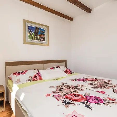 4 Bedroom Amazing In Barbat