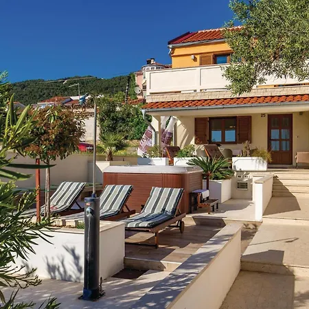 4 Bedroom Amazing In Barbat *