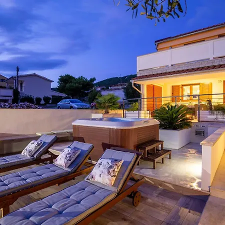 4 Bedroom Amazing In Barbat *