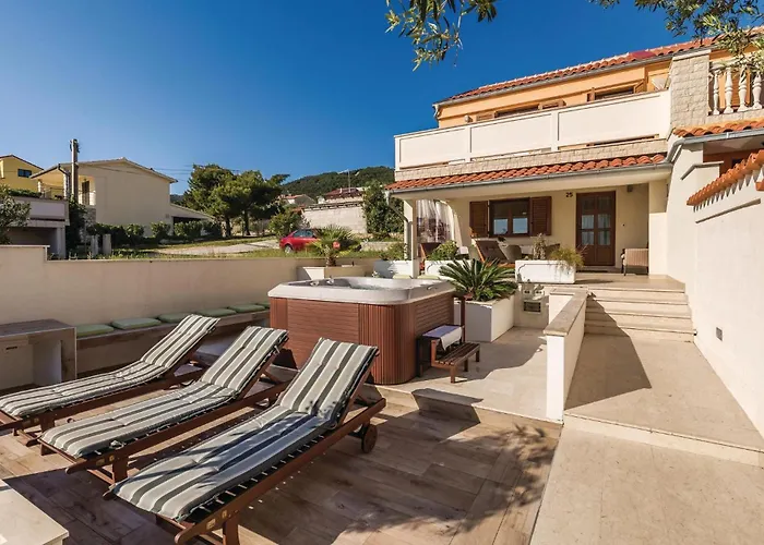 4 Bedroom Amazing In Barbat