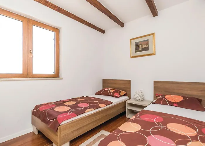 4 Bedroom Amazing In Barbat