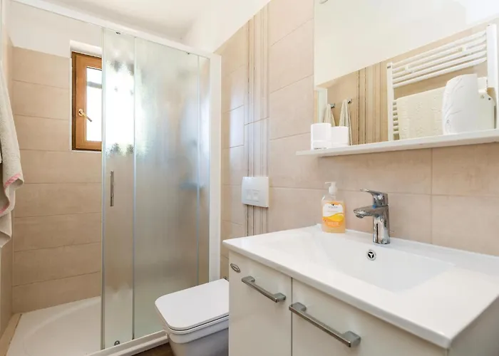 Дом отдыха 4 Bedroom Amazing In Barbat *