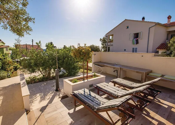 4 Bedroom Amazing In Barbat Дом отдыха *